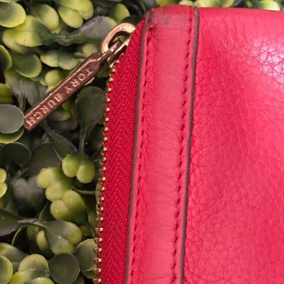 TORY BURCH RED LEATHER ZIPPY WALLET HOST PICK!! - Picture 5 of 7